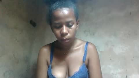 valerinezah online show from February 16, 6:44 am