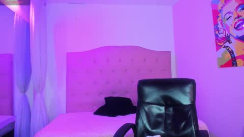 Snapshot of valerykit chatting on October 20, 8:14 pm VALERY online show from October 20, 8:14 pm