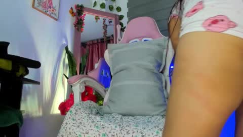 Snapshot of valeryy_sexyy chatting on October 25, 10:58 am   ---   online show from October 25, 10:58 am