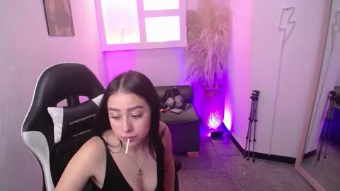 vallolett__ online show from November 21, 7:56 pm