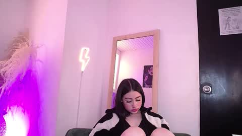 vallolett__ online show from February 5, 11:19 pm