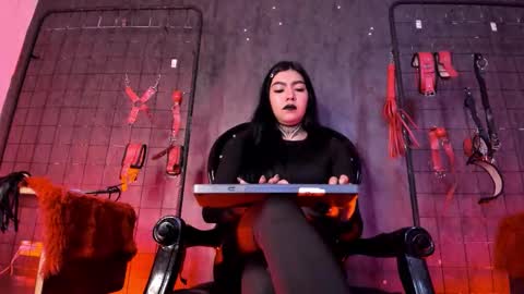 Snapshot of vampdollx chatting on September 16, 12:29 pm Vamp online show from September 16, 12:29 pm