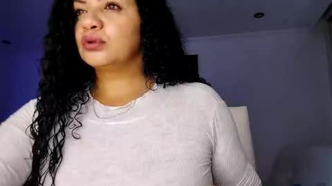 vanessa and samantha online show from February 14, 11:57 am