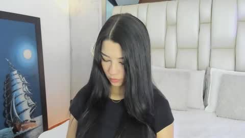 vanessaduval online show from November 15, 4:14 am