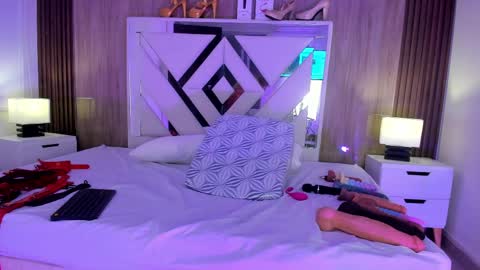 Vanessa Hard online show from June 3, 8:03 pm