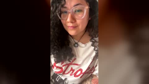 V A N E S S A  online show from March 29, 3:46 pm
