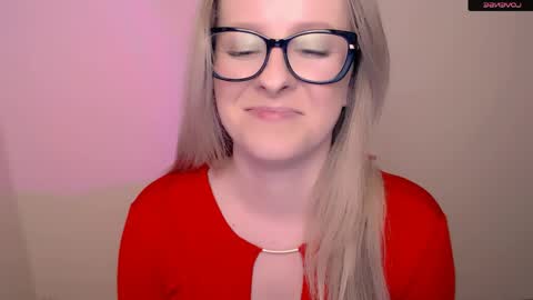 Mia online show from April 18, 7:18 pm