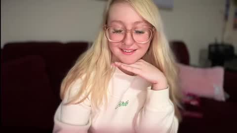 vanillapuddingpie online show from March 3, 12:37 am