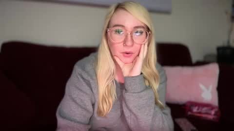 vanillapuddingpie online show from February 20, 2:51 am