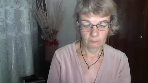 Vanillaxcreamy online show from November 17, 2:08 pm