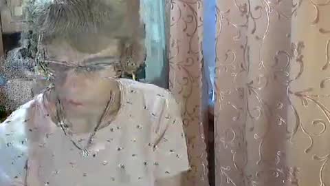 Vanillaxcreamy online show from December 20, 1:29 pm