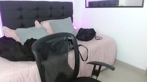 vane online show from February 8, 11:08 pm