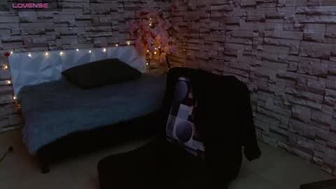 Snapshot of vanse_lust chatting on March 8, 10:24 pm Karuna online show from March 8, 10:24 pm