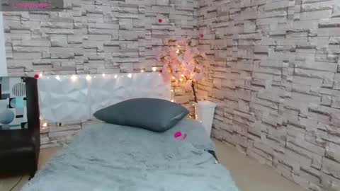 Snapshot of vanse_lust chatting on March 6, 12:32 am Karuna online show from March 6, 12:32 am