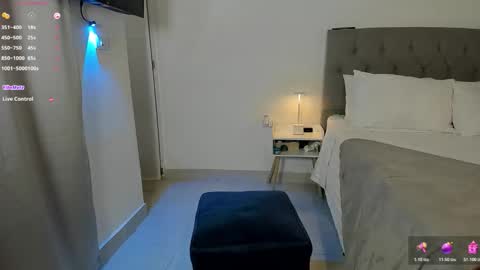 Hi Im Vayolet online show from December 15, 8:49 pm