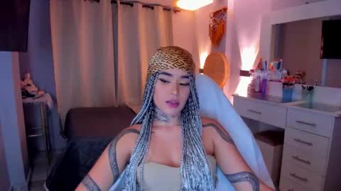 Vayolett Bass online show from March 4, 5:26 am