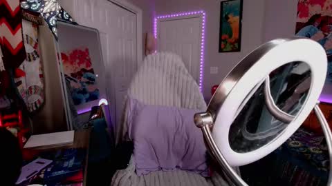 Violet Weatherbee online show from November 1, 3:39 am