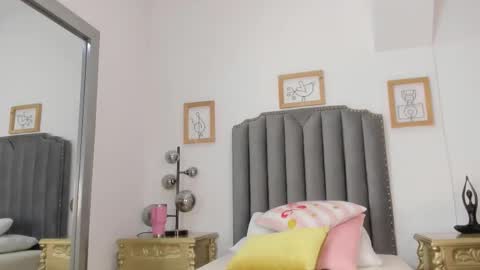   online show from March 25, 11:50 am