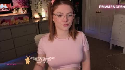 vegas_romance online show from April 16, 3:06 am