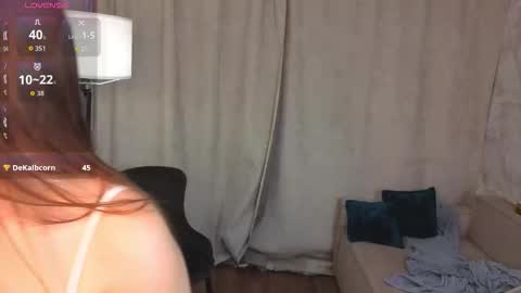 veliapascanik online show from March 11, 1:52 am