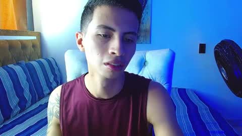 velk_hot1 online show from March 9, 12:32 pm