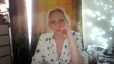 velka_raspberry online show from May 27, 3:31 pm