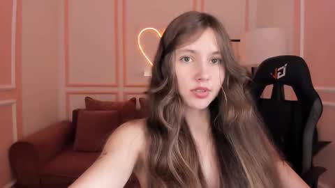 velvet_cherry online show from September 19, 4:33 pm