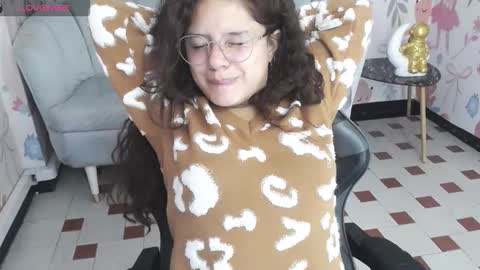 velvet_moon_v online show from March 14, 1:37 pm