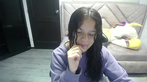 Snapshot of velvet_moon_v chatting on October 16, 1:33 pm velvet_moon_v online show from October 16, 1:33 pm