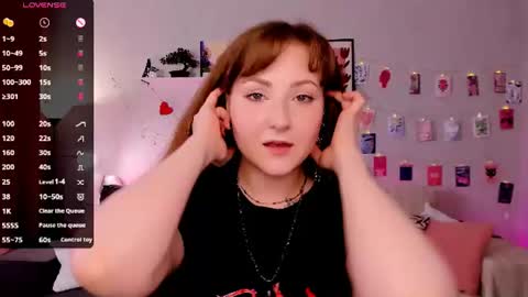 Mia online show from July 22, 8:49 am