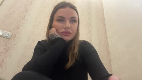 Ellie online show from April 16, 8:09 pm