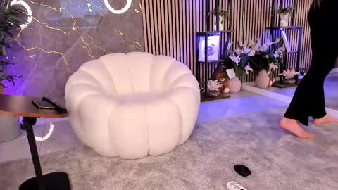 Velvet online show from March 13, 7:00 am