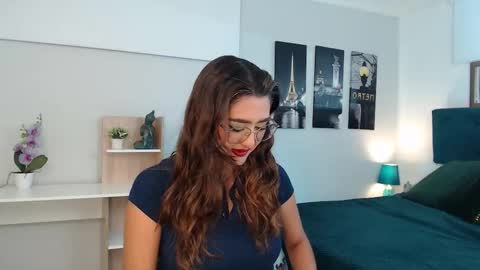Snapshot of venus_steffen chatting on October 16, 12:49 pm Mia online show from October 16, 12:49 pm