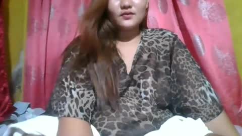 versatile_hottie_asian online show from June 19, 9:15 am