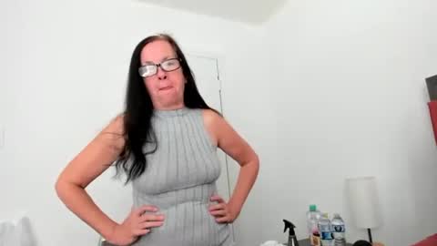 verysassypeachgoddess online show from December 15, 2:35 pm