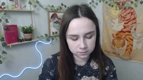 veryveryvery_shy online show from April 16, 5:40 am