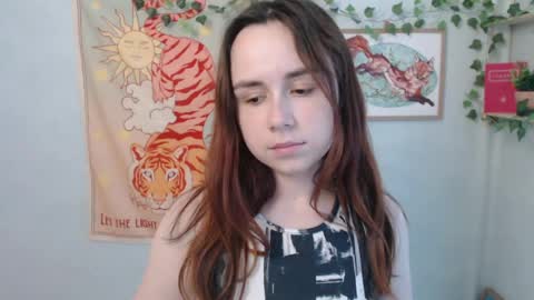 veryveryvery_shy online show from May 16, 10:36 am