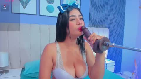 veronica   online show from August 4, 11:39 am