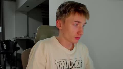 vibemygirl online show from February 11, 12:31 pm