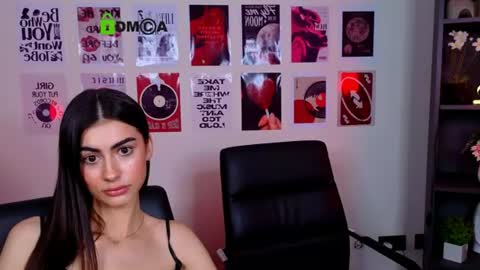 vicky_kim online show from July 15, 11:15 am