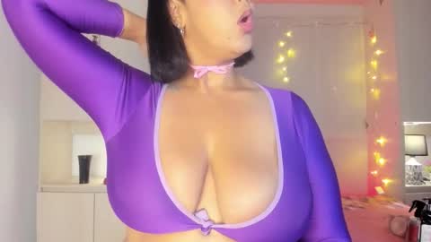 V I C K Y online show from January 10, 1:27 pm