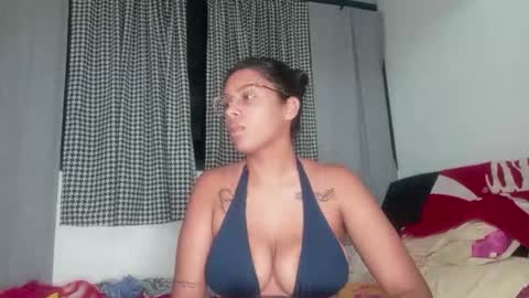 Snapshot of vickyhm22 chatting on October 6, 6:09 am vickyhm22 online show from October 6, 6:09 am