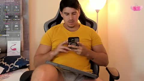 Snapshot of victor_vixen chatting on September 17, 3:26 pm victor online show from September 17, 3:26 pm
