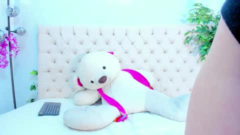 Victoria online show from November 28, 8:27 pm