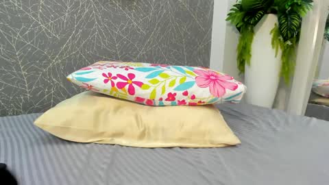 viictoriiasaenz online show from May 15, 7:28 am