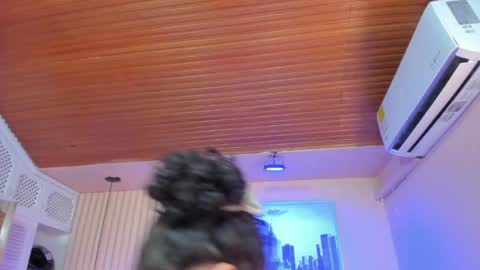 Viiolett online show from April 11, 7:40 pm