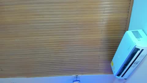 Viiolett online show from November 11, 8:00 pm