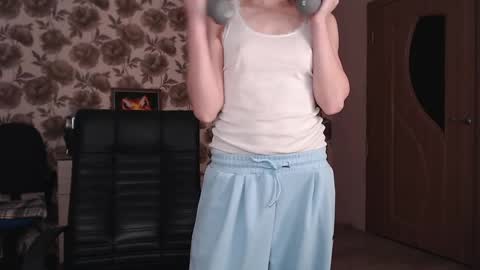 Snapshot of vikaericka chatting on February 10, 5:52 pm Vika online show from February 10, 5:52 pm