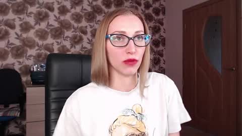 Snapshot of vikaericka chatting on January 21, 12:18 pm Vika online show from January 21, 12:18 pm