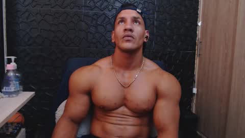 Viktor Herrera online show from December 2, 7:12 pm